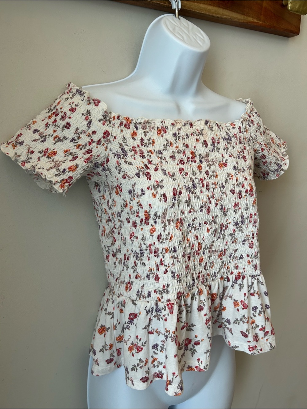 🟢 5 for $25 🟢 American Eagle Cottagecore Floral Smocked Peplum Off Shoulder Top